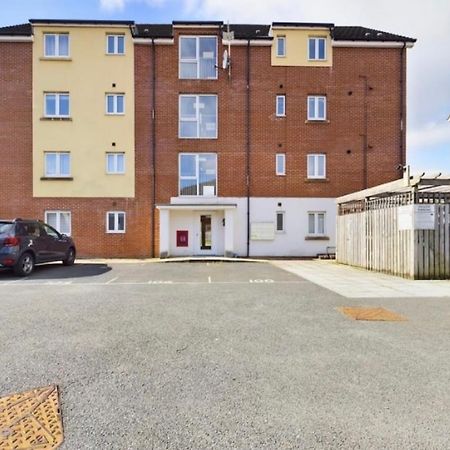 Modern 2 Bed City Apartment With Private Parking Swansea Exterior photo