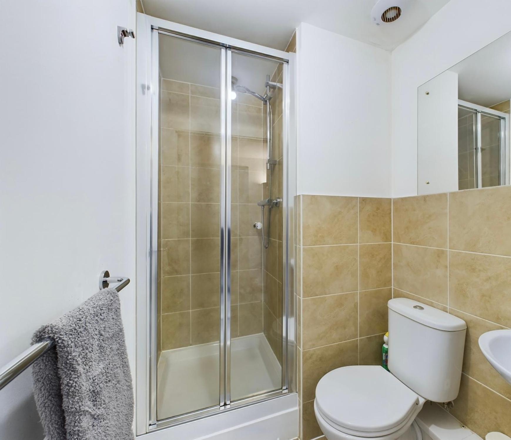 Modern 2 Bed City Apartment With Private Parking Swansea Exterior photo