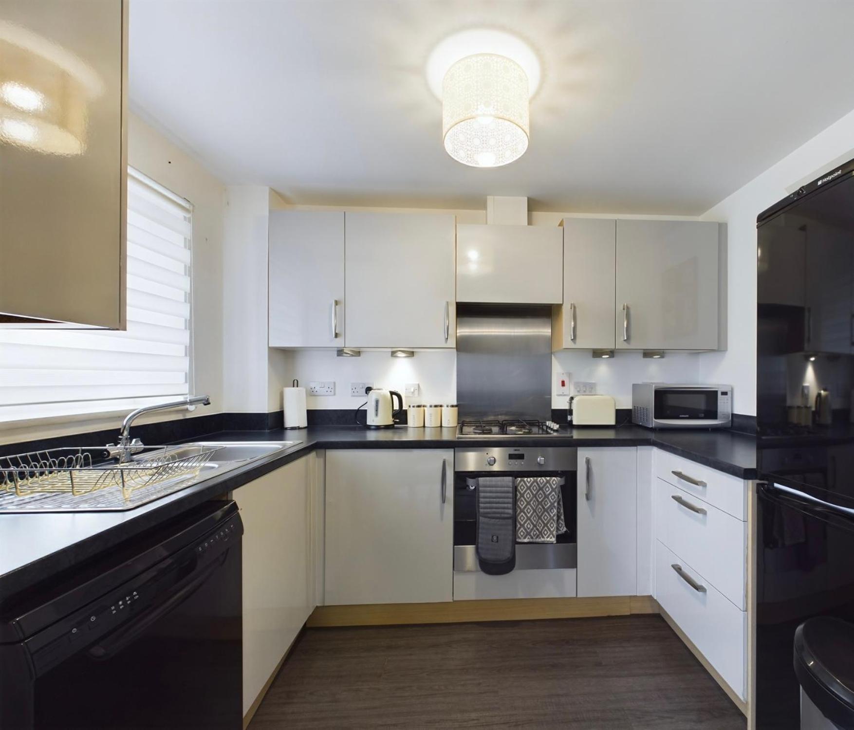 Modern 2 Bed City Apartment With Private Parking Swansea Exterior photo