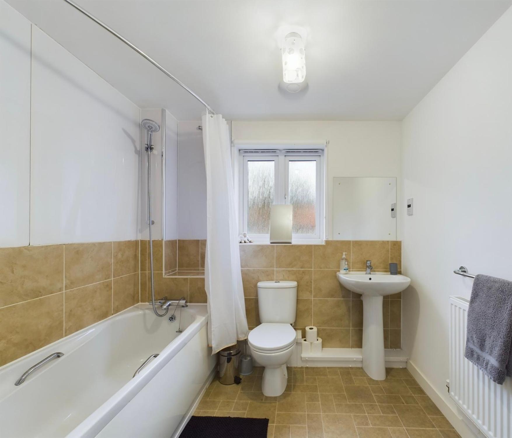 Modern 2 Bed City Apartment With Private Parking Swansea Exterior photo
